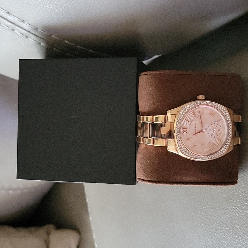 Authentic Michael Kors Bryn MK 6276 Watch